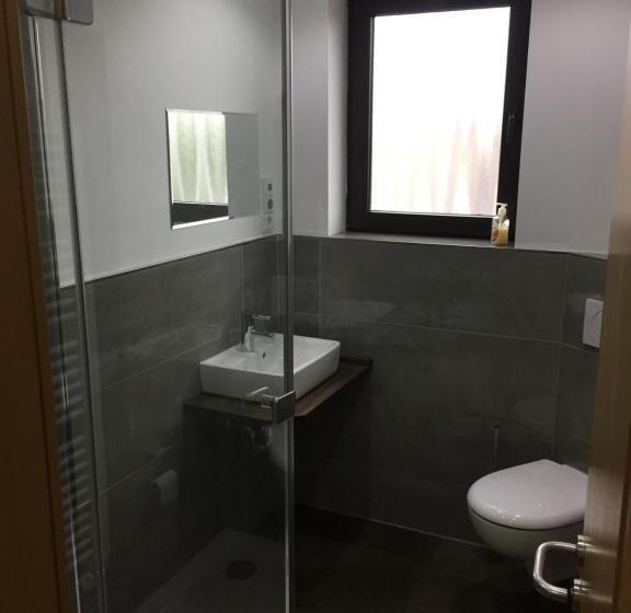 اتاق استاندارد یک نفره, Restaurant Kroatia