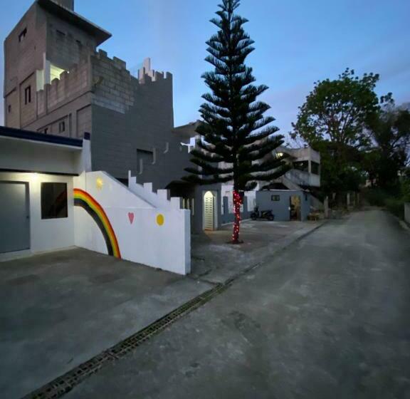 استودیوی لوکس, Chillax Inn
