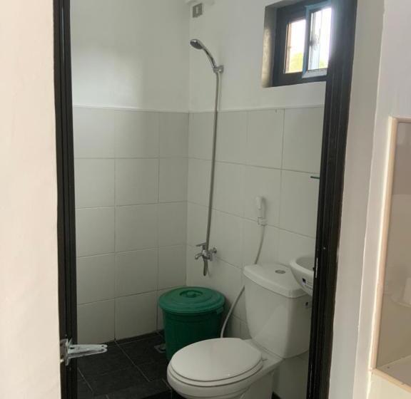 اتاق اکونومی, Chillax Inn