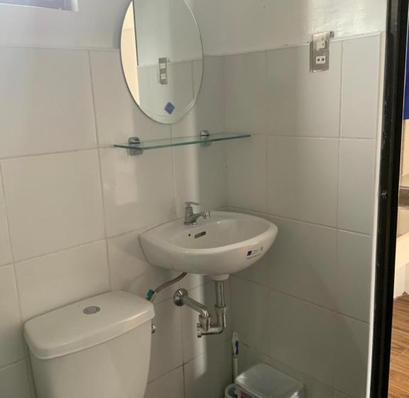 اتاق اکونومی, Chillax Inn