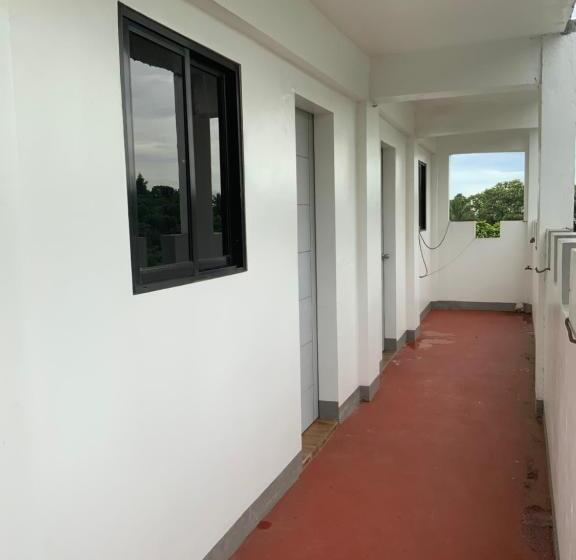 اتاق اکونومی, Chillax Inn