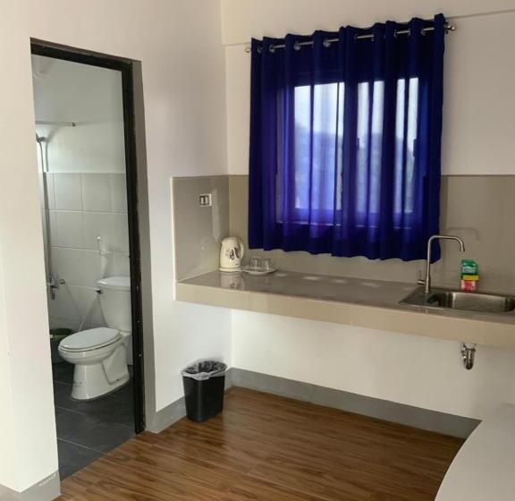 استودیوی استاندارد, Chillax Inn