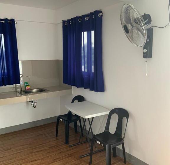 استودیوی استاندارد, Chillax Inn