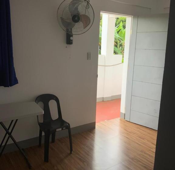 استودیوی استاندارد, Chillax Inn