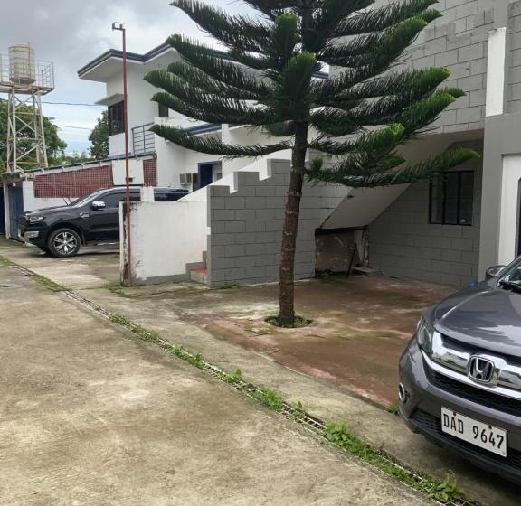 استودیوی استاندارد, Chillax Inn