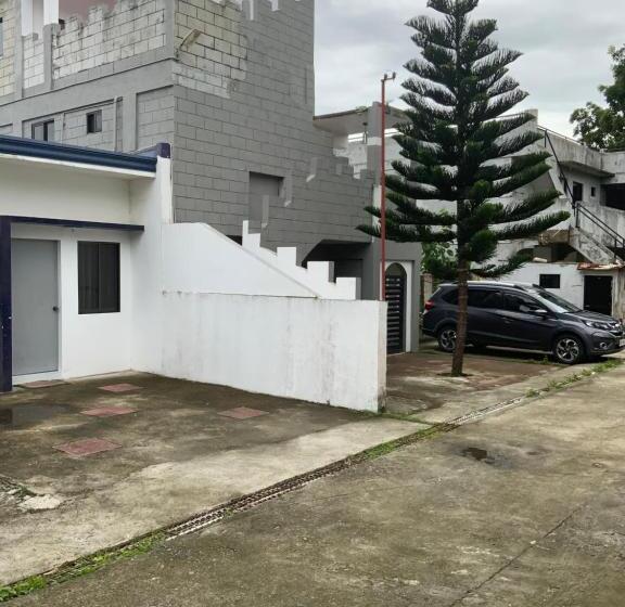 استودیوی استاندارد, Chillax Inn