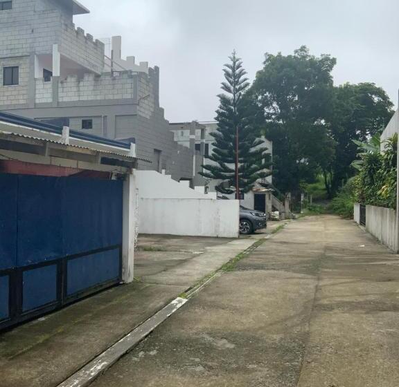 استودیوی استاندارد, Chillax Inn