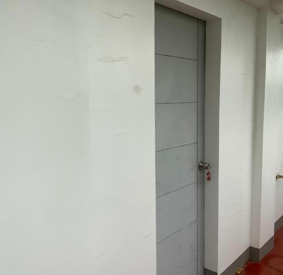 استودیوی استاندارد, Chillax Inn