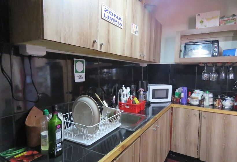 اتاق استاندارد با سرویس بهداشتی مشترک, Hostal Mirenart