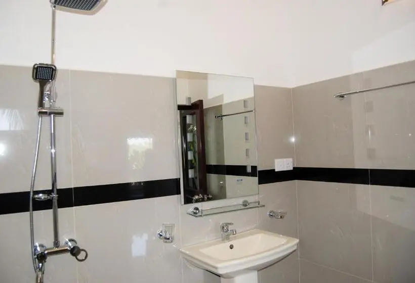 Deluxe Kolmen Hengen Huone, V Cabanas & Yala Safari Place