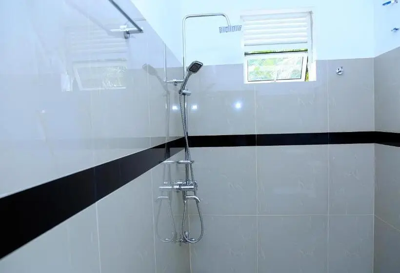Deluxe Kolmen Hengen Huone, V Cabanas & Yala Safari Place
