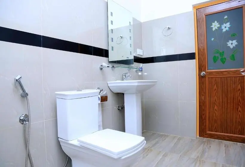 Deluxe Kolmen Hengen Huone, V Cabanas & Yala Safari Place