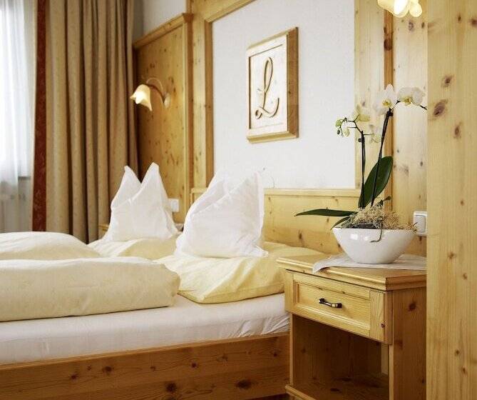 اتاق سوپریور با چشم‌انداز کوهستان, Alpenhotel Laurin