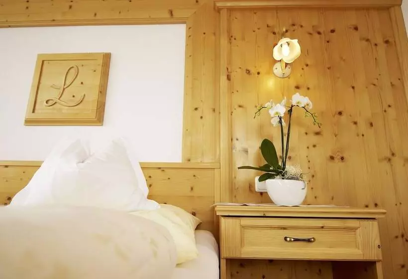 山の見えるスーペリアルーム, Alpenhotel Laurin