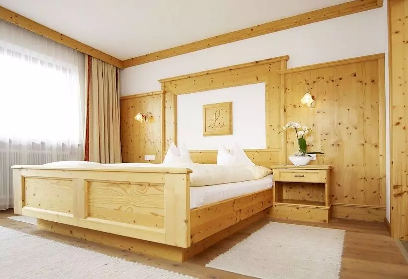 山の見えるスーペリアルーム, Alpenhotel Laurin