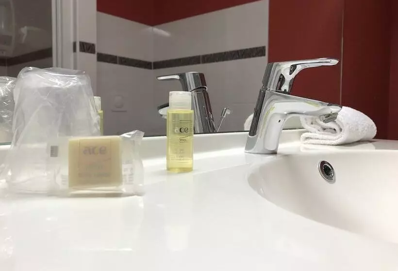 スタンダードトリプルルーム, Ace Hotel Poitiers