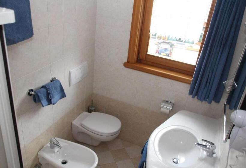 اتاق استاندارد سه نفره, Albergo Caravasc