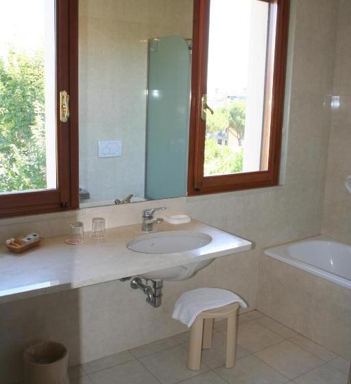 디럭스 룸, Bacco