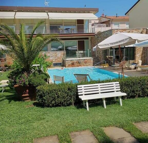 침실 2개 아파트, Bacco