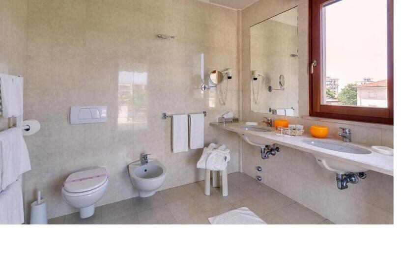 디럭스 룸, Bacco