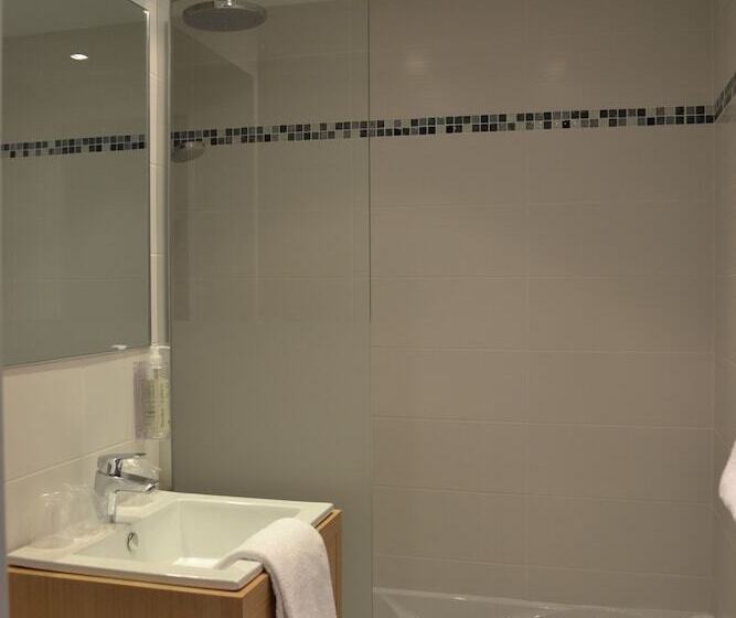 标准三人间, Brit Hotel Les Alizes