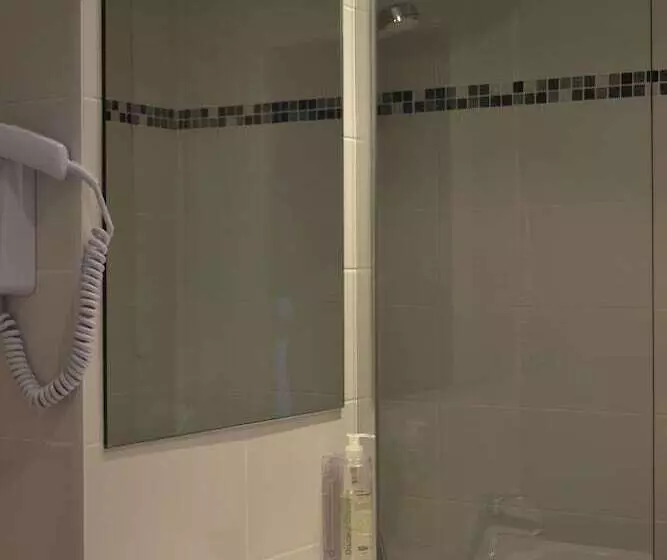 اتاق استاندارد سه نفره, Brit Hotel Les Alizes