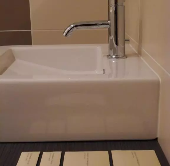 سوییت جونیور, Cit Hotel Des Messageries