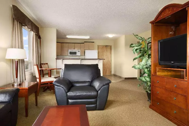 キングサイズベッドのスタンダードルーム, Days Inn By Wyndham Bonnyville