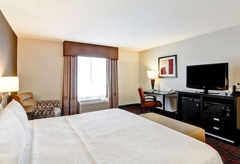 Номер Стандарт, Hampton Inn & Suites By Hilton Red Deer