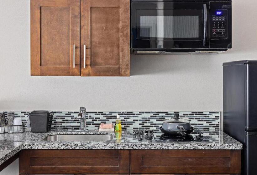 סוויטה, Home Inn & Suites Yorkton