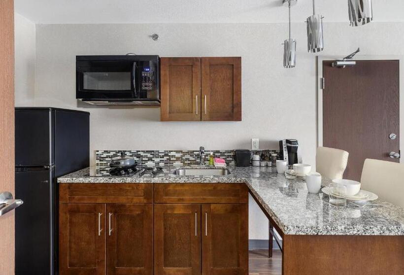 סוויטה, Home Inn & Suites Yorkton