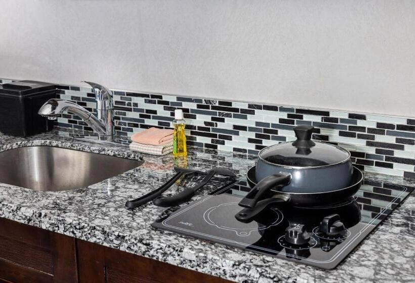 סוויטה, Home Inn & Suites Yorkton