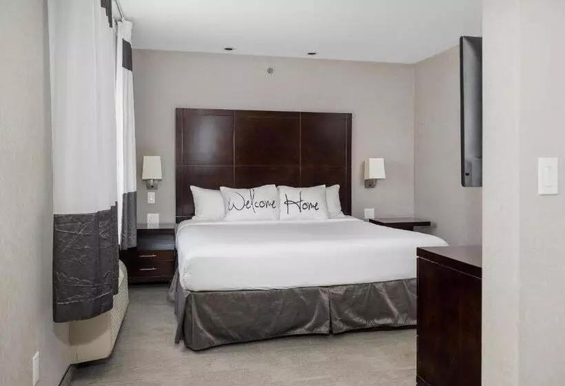 キングサイズベッドのスイートルーム, Home Inn & Suites Yorkton