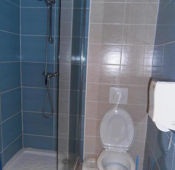 חדר אקונומי, Hôtel Des Arceaux