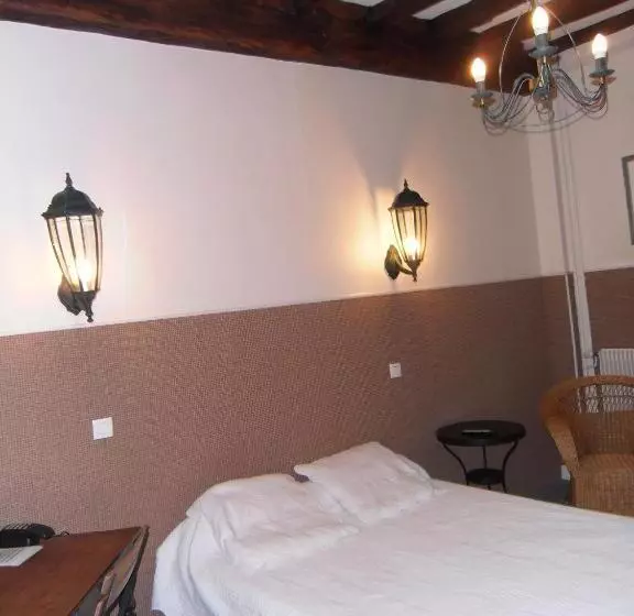 اتاق راحتی, Hôtel Des Arceaux