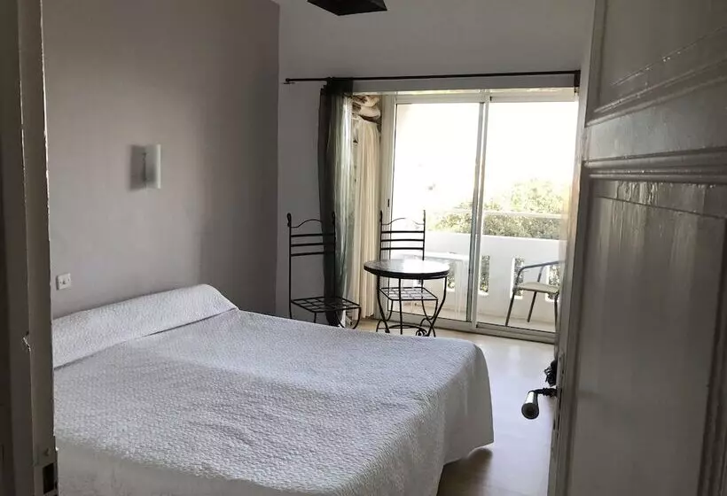 オーシャンビュースタンダードルームバルコニー付き, Hôtel Paradis