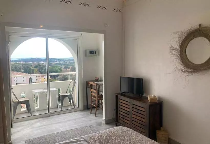 バルコニーつきオーシャンビュースーペリアルーム, Hôtel Paradis