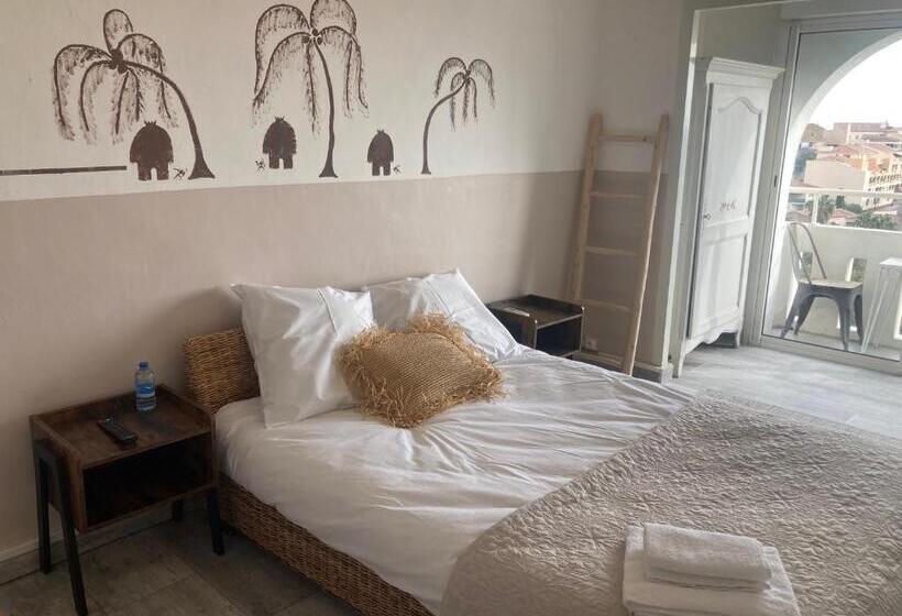 חדר סופריור עם נוף לים ומרפסת, Hôtel Paradis