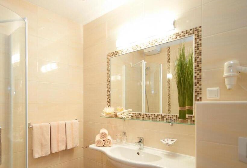 Семейный Номер, Kerschbaumer