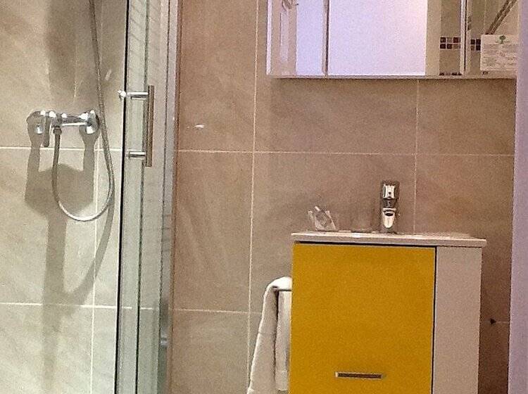 Номер Стандарт Трехместный, Logis Hôtel Villa Victorine