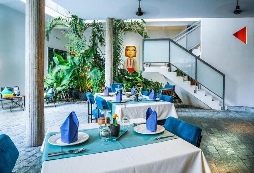 اتاق لوکس با چشم‌انداز استخر, Rambutan Resort – Phnom Penh