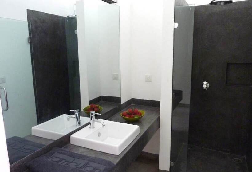 חדר דלוקס נוף בריכה, Rambutan Resort – Phnom Penh