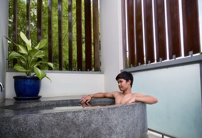 חדר דלוקס נוף בריכה, Rambutan Resort – Phnom Penh