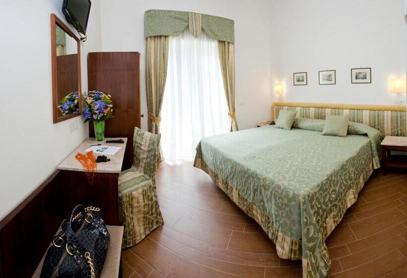 Quarto Estandar, Royal Hills