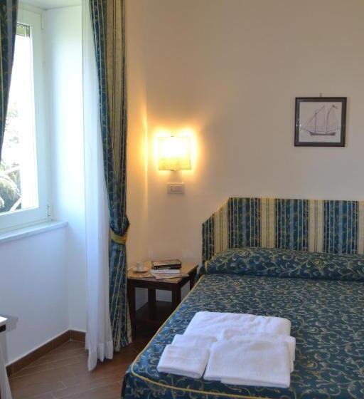 Номер Стандарт, Royal Hills