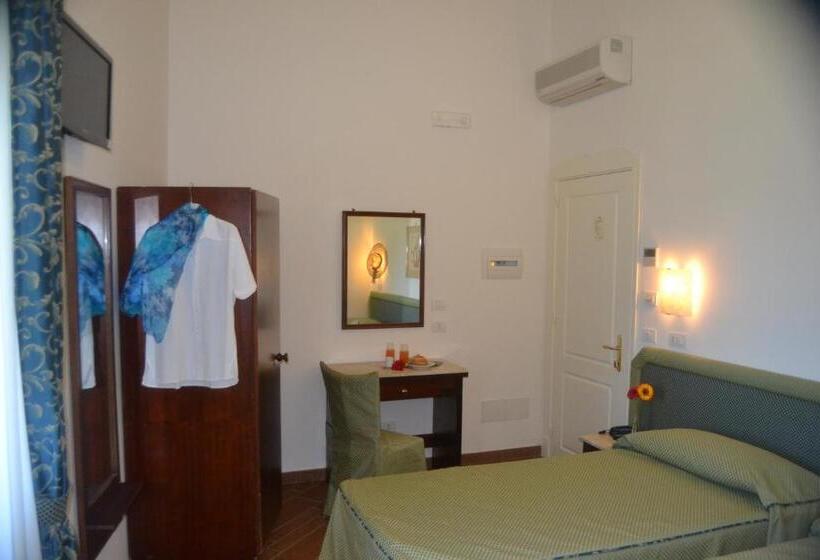 Номер Стандарт, Royal Hills