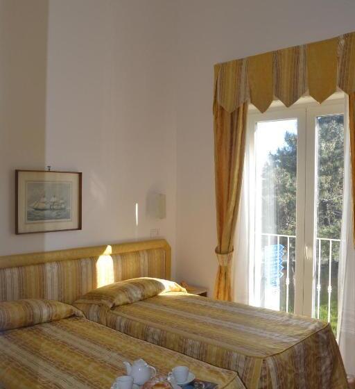 标准间, Royal Hills