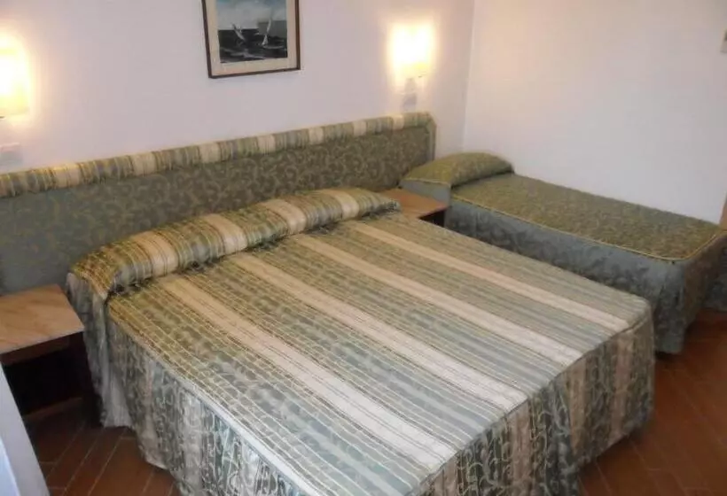 اتاق استاندارد سه نفره, Royal Hills