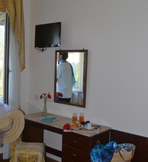 Quarto Estandar, Royal Hills