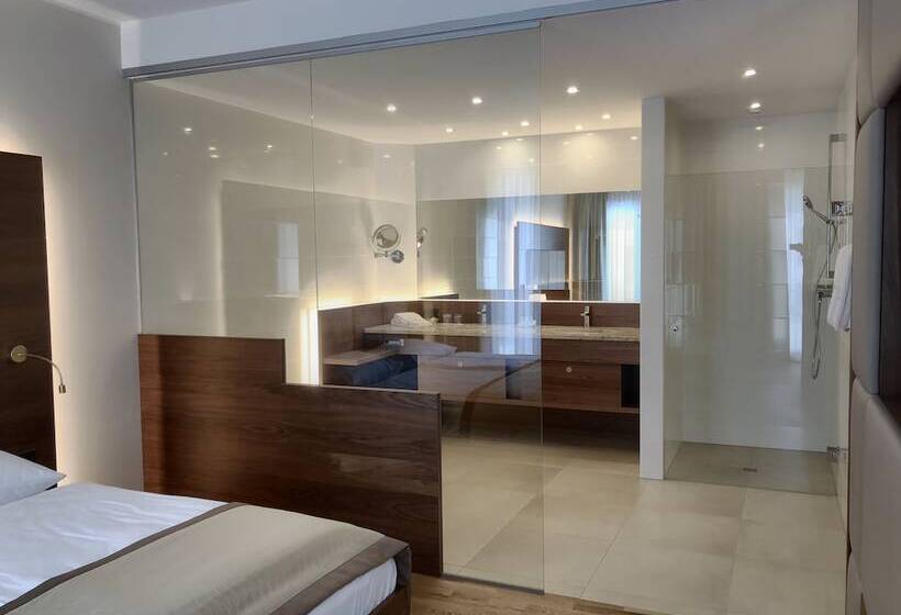 סוויטת ג'וניור, Schlosspark Mauerbach   Adults Only